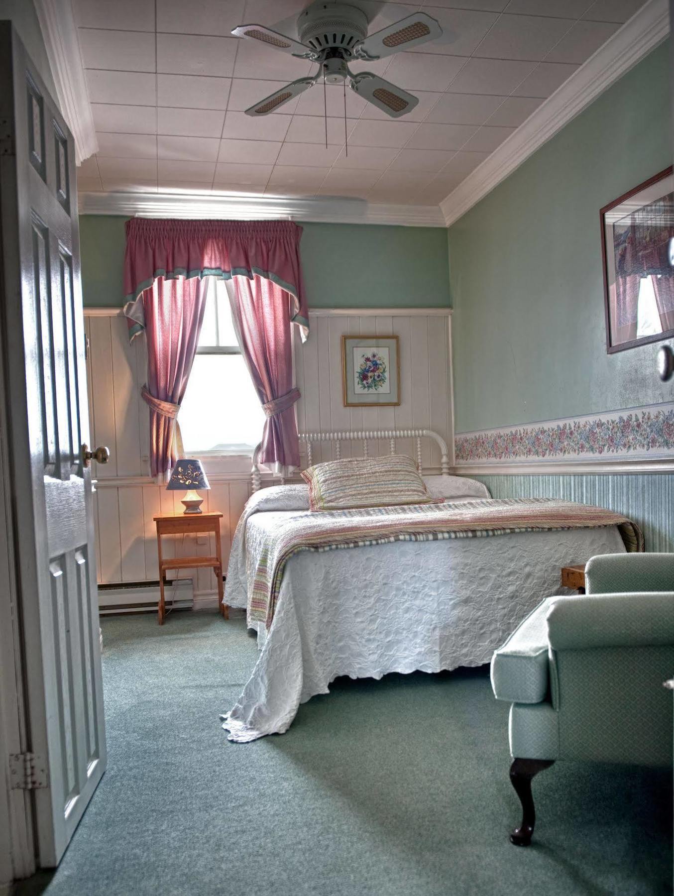 Telegraph House Motel Baddeck Inlet Eksteriør bilde